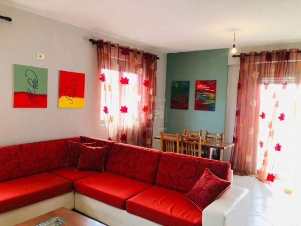 Tirane, jepet me qera apartament 2+1+BLK 108 m² 360 Euro (Astiri)