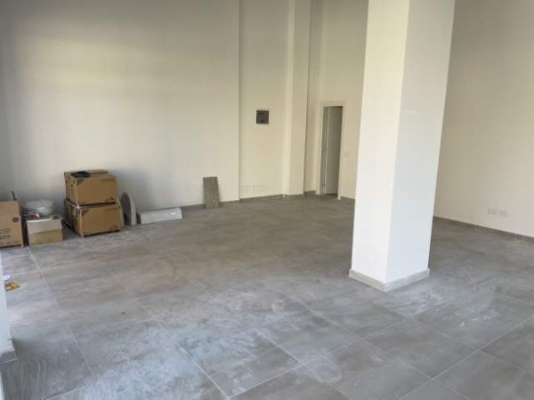 Tirane, jap me qera dyqan Kati 0, 65 m² 450 Euro (Rruga e Dibres)