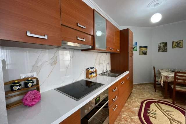 Tirane, jepet me qera apartament 1+1+BLK Kati 3, 70 m² 600 Euro (Rruga e Kosovareve)