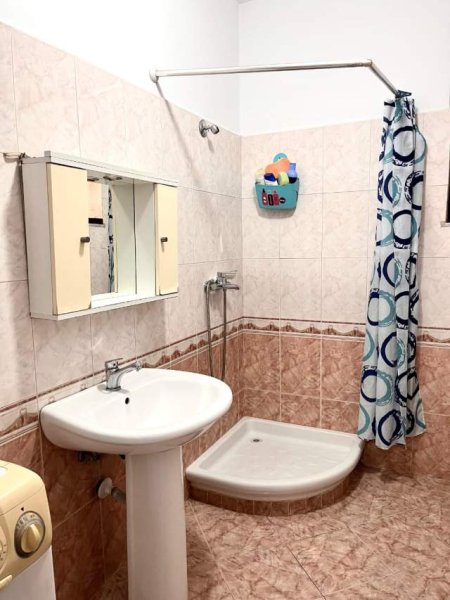 Tirane, jepet me qera apartament 1+1+BLK Kati 10, 65 m² 400 Euro (Rr. Panorama, Kompleksi Prestige)