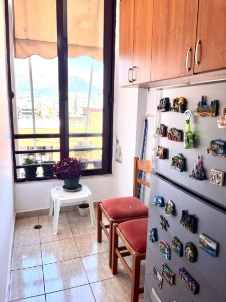 Tirane, jepet me qera apartament 1+1+BLK Kati 10, 65 m² 400 Euro (Rr. Panorama, Kompleksi Prestige)