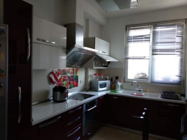 Tirane, jepet me qera apartament 2+1+BLK Kati 4, 80 m² 400 Euro (Xhamlliku prane Neptun)