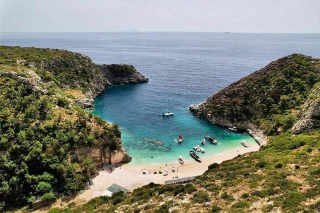 Vlore, udhetime turistike me anije, skafe dhe gomone - Anije turistike ne Shqiperi