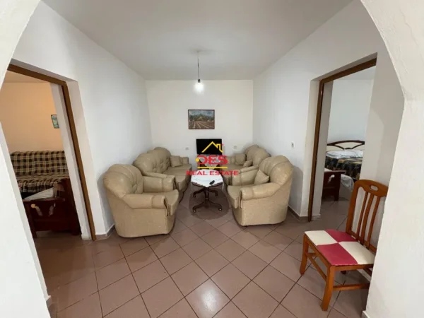 Vlore, jepet me qera shtepi 2+1+Ballkon Kati 0, 110 m² 250 € (Rruga Demokracia)
