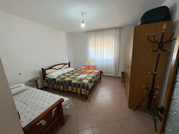 Vlore, jepet me qera shtepi 2+1+Ballkon Kati 0, 110 m² 250 € (Rruga Demokracia)