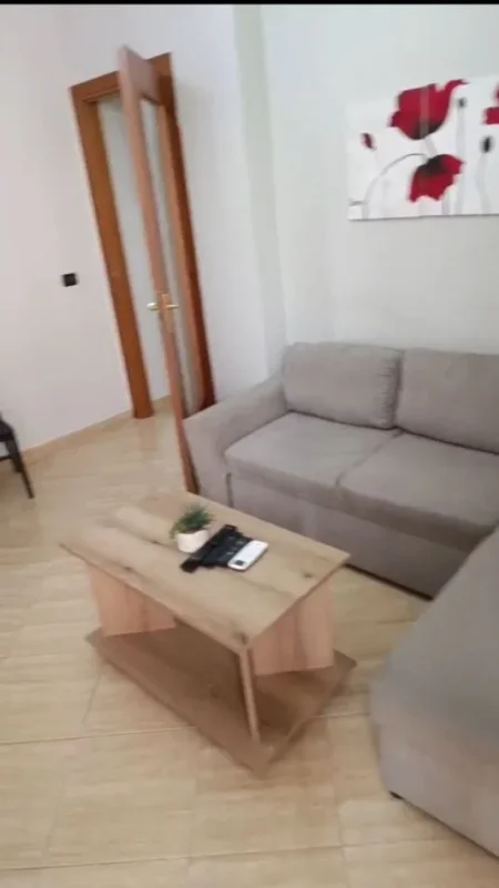 Tirane, jap me qera apartament 2+1 Kati 1, 90 m² 650 € 
