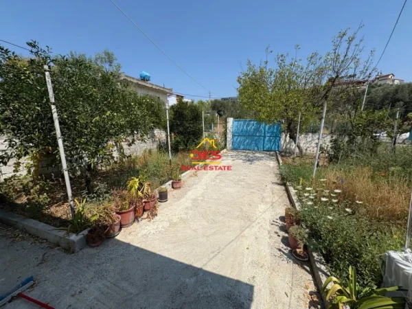 Vlore, jepet me qera shtepi 2+1+Ballkon Kati 0, 110 m² 250 € (Rruga Demokracia)