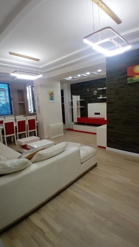 Tirane, shitet Dy Apartamente 1+1 . Kodra e Diellit. Te elenora)
