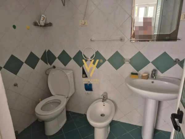 Tirane, jepet me qera apartament 1+1+Ballkon Kati 1, 85 m² 500 € (MEDRESEJA)