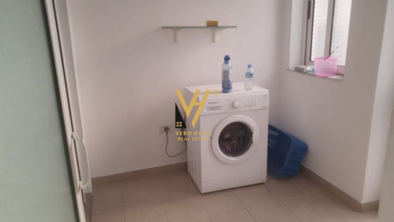 Tirane, jepet me qera apartament 1+1+Ballkon Kati 1, 85 m² 500 € (MEDRESEJA)