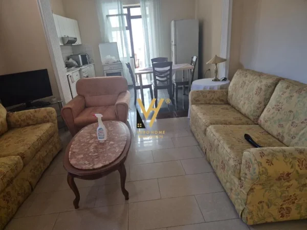 Tirane, jepet me qera apartament 1+1+Ballkon Kati 1, 85 m² 500 € (MEDRESEJA)