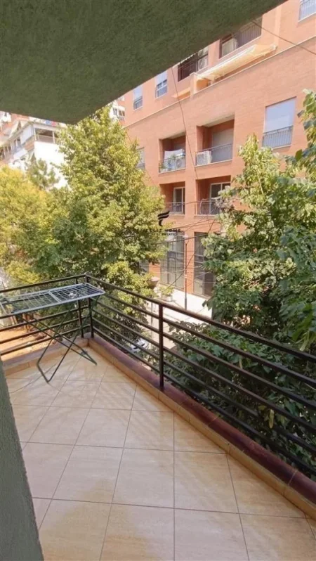 Tirane, jepet me qera apartament 2+1 Kati 2, 97 m² 650 € (FARMACI DITE E NATE)