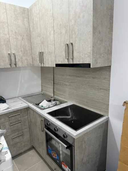Tirane, jepet me qera apartament 1+1+Ballkon Kati 0, 55 m² 450 € (SELITE)