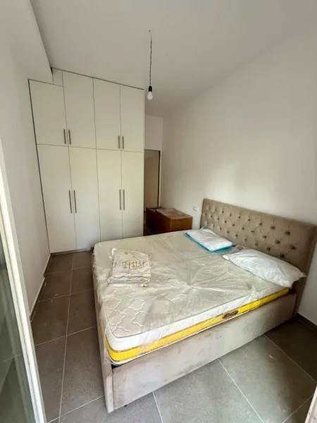 Tirane, jepet me qera apartament 1+1+Ballkon Kati 0, 55 m² 450 € (SELITE)