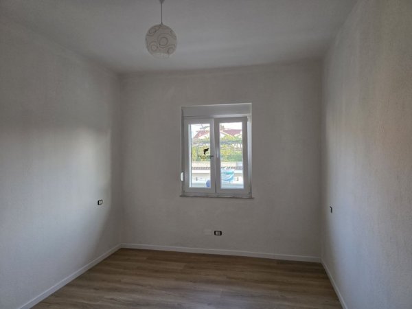 Tirane, jepet me qera apartament 2+1 Kati 2, 90 m² 400 € (PRANE SPITALIT TE TRAUMES)