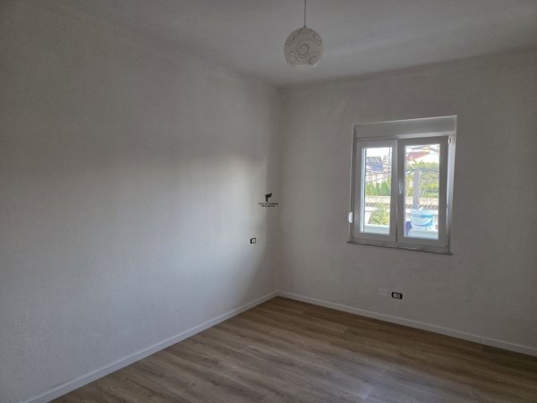 Tirane, jepet me qera apartament 2+1 Kati 2, 90 m² 400 € (PRANE SPITALIT TE TRAUMES)
