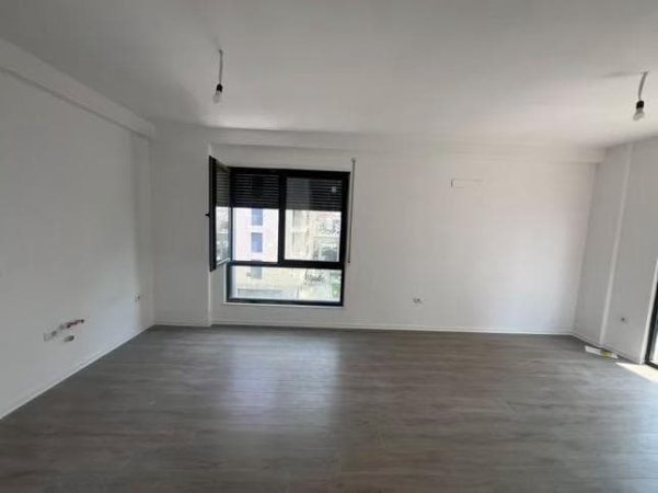 Tirane, jepet me qera zyre Kati 2, 103 m² 800 € (porcelan)