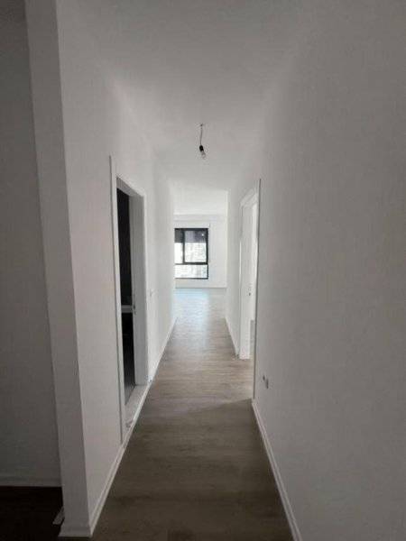 Tirane, jepet me qera zyre Kati 2, 103 m² 800 € (porcelan)