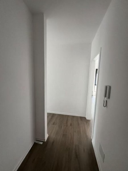 Tirane, jepet me qera zyre Kati 2, 103 m² 800 € (porcelan)