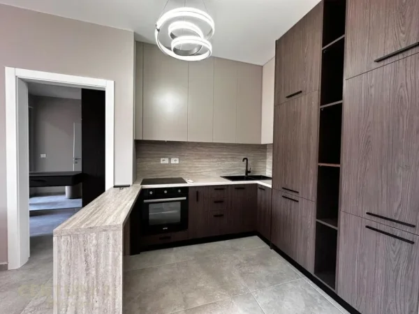 Tirane, shes apartament 1+1 Kati 10, 76 m² 136.500 € (Golden Park)