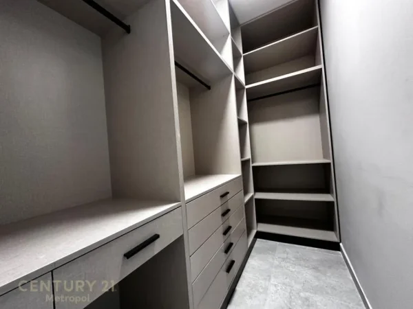 Tirane, shes apartament 1+1 Kati 10, 76 m² 136.500 € (Golden Park)