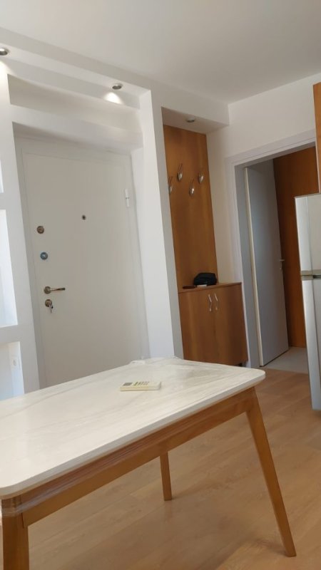 Tirane, jepet me qera apartament 1+1 Kati 9, 75 m² 600 € (Medrese)