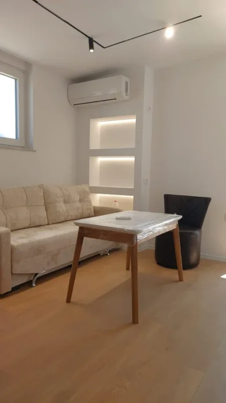 Tirane, jepet me qera apartament 1+1 Kati 9, 75 m² 600 € (Medrese)