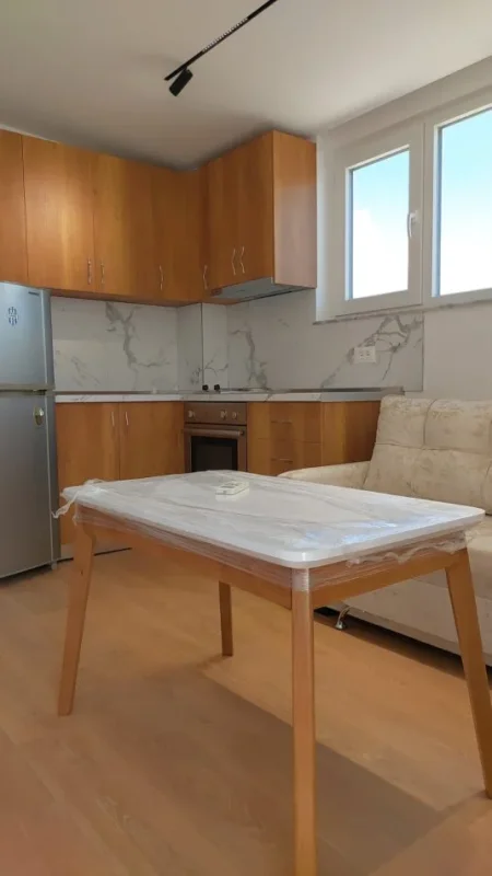 Tirane, jepet me qera apartament 1+1 Kati 9, 75 m² 600 € (Medrese)
