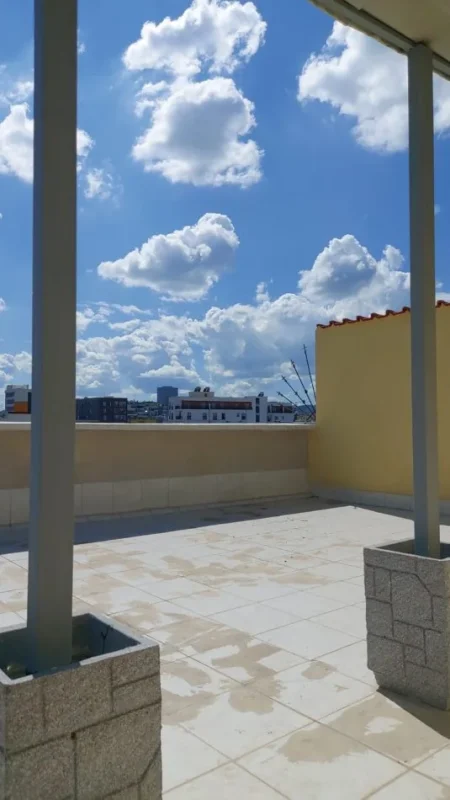Tirane, jepet me qera apartament 1+1 Kati 9, 75 m² 600 € (Medrese)