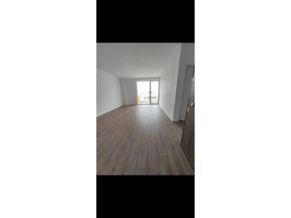 Tirane, shes apartament 1+1+Ballkon Kati 4, 63 m² 83.000 € (Fresku)