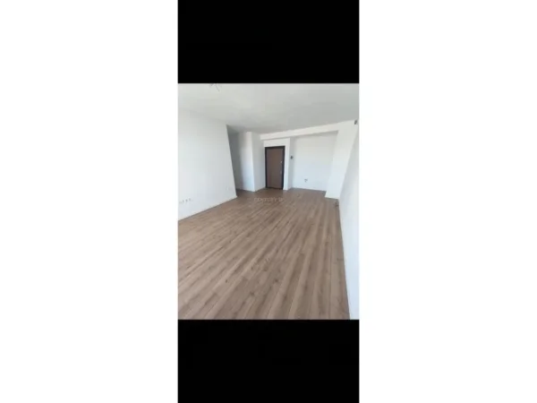 Tirane, shes apartament 1+1+Ballkon Kati 4, 63 m² 83.000 € (Fresku)