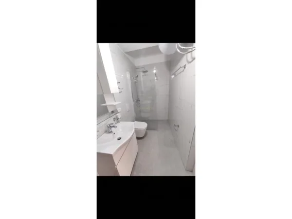 Tirane, shes apartament 1+1+Ballkon Kati 4, 63 m² 83.000 € (Fresku)