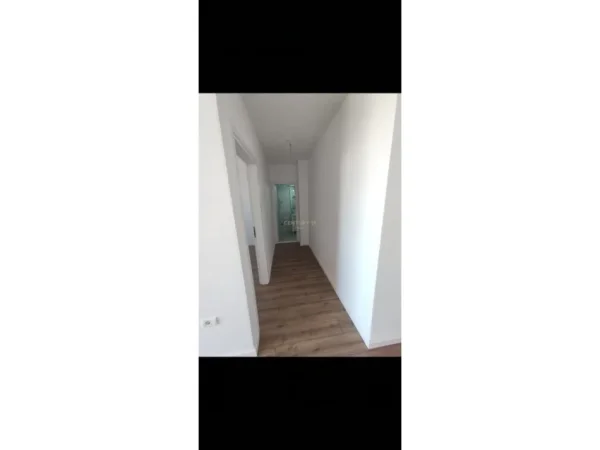 Tirane, shes apartament 1+1+Ballkon Kati 4, 63 m² 83.000 € (Fresku)