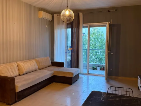 Tirane, shitet apartament 2+1+Ballkon Kati 3, 106 m² 233.000 € (Prane Radison, Liqeni i Thate)