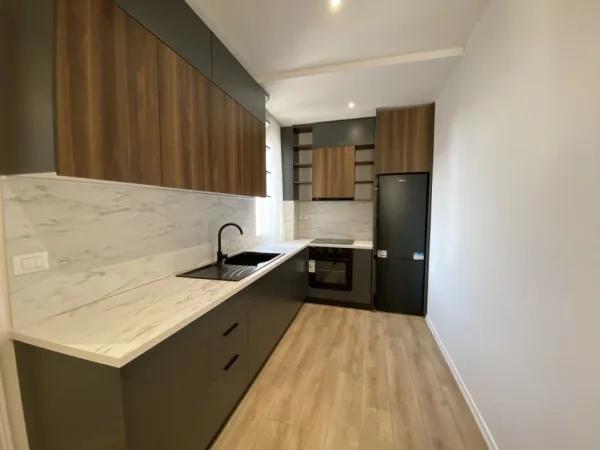 Tirane, shitet apartament 1+1+Ballkon Kati 5, 70 m² 178.000 € (Rruga Fortuzi)