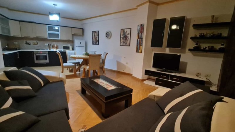 Tirane, jepet me qera apartament 2+1 Kati 2, 115 m² 660 € (don bosko)
