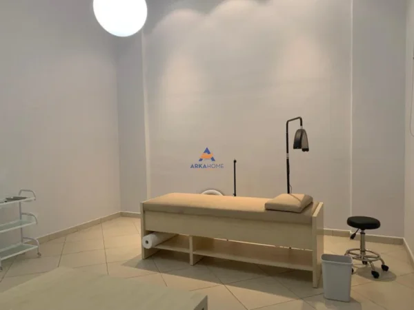 Tirane, jepet me qera ambjent biznesi Kati 1, 40 m² 430 € (Rruga e Dibres)