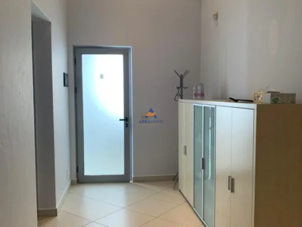 Tirane, jepet me qera ambjent biznesi Kati 1, 40 m² 430 € (Rruga e Dibres)