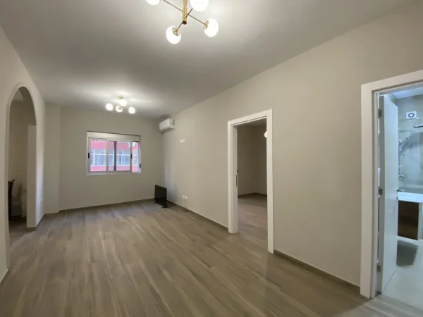 Tirane, jap me qera apartament 1+1+Ballkon Kati 2, 60 m² 450 € (Rruga Loni Ligori)