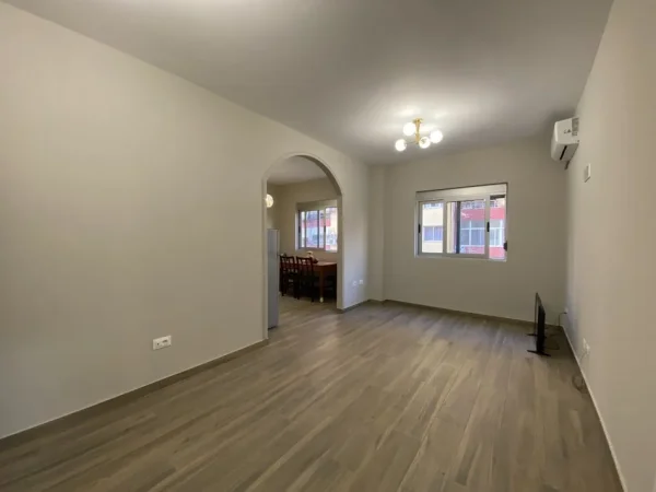 Tirane, jap me qera apartament 1+1+Ballkon Kati 2, 60 m² 450 € (Rruga Loni Ligori)