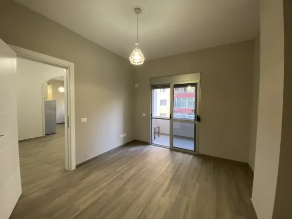 Tirane, jap me qera apartament 1+1+Ballkon Kati 2, 60 m² 450 € (Rruga Loni Ligori)
