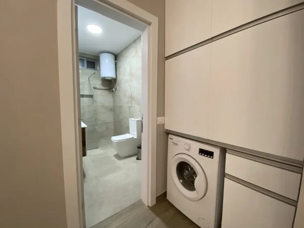 Tirane, jap me qera apartament 1+1+Ballkon Kati 2, 60 m² 450 € (Rruga Loni Ligori)