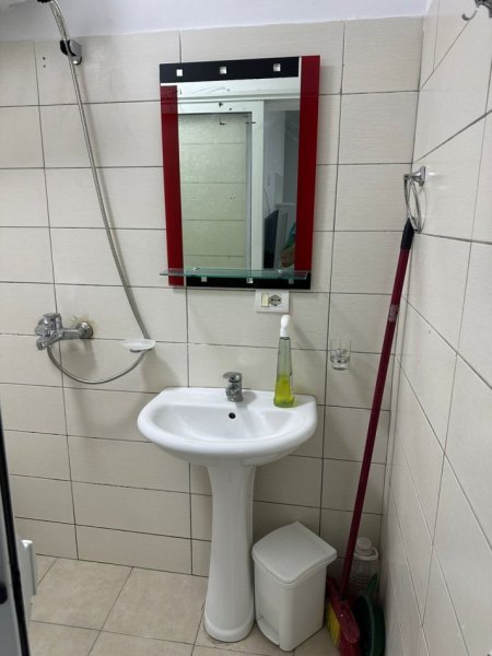 Tirane, jepet me qera apartament 1+1 Kati 0, 65 m² 350 € (Afer Concordit)