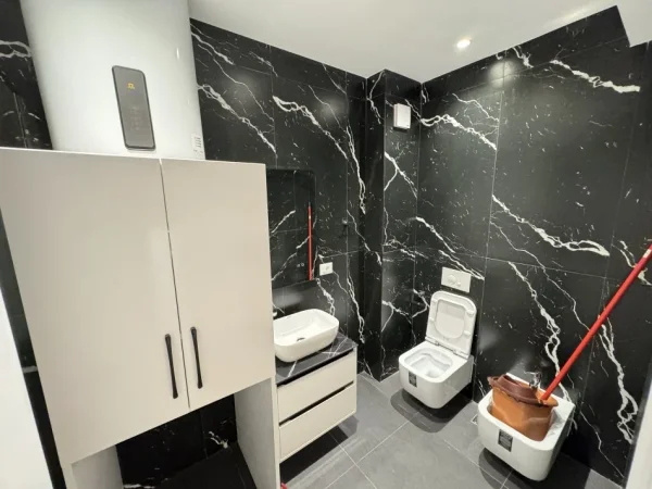 Tirane, jepet me qera apartament 2+1+Ballkon Kati 1, 120 m² 1.000 € (Rruga e zallit)