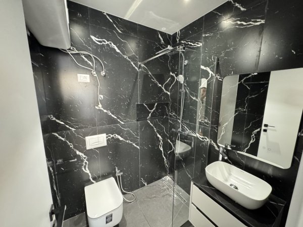 Tirane, jepet me qera apartament 2+1+Ballkon Kati 1, 120 m² 1.000 € (Rruga e zallit)