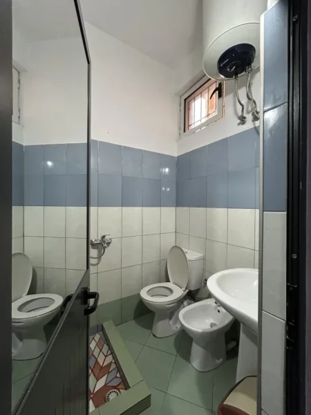 Durres, jepet me qera shtepi 2+1 Kati 1, (Stefaniaka)
