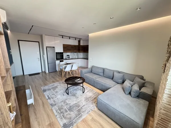 Tirane, jepet me qera apartament 2+1+Ballkon Kati 8, 85 m² 600 € (Rruga teodor keko)