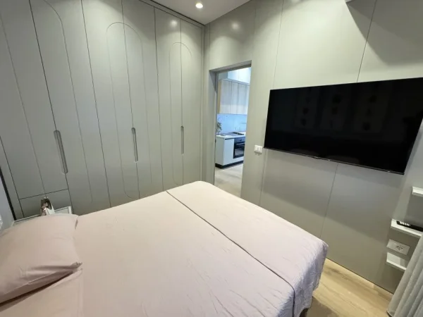 Tirane, jepet me qera apartament 2+1+Ballkon Kati 8, 85 m² 600 € (Rruga teodor keko)