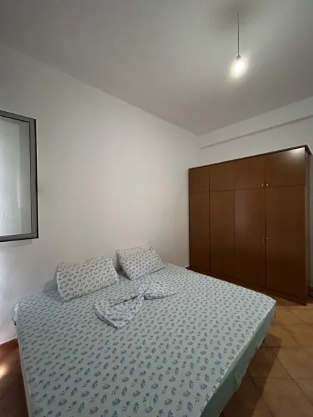 Durres, jepet me qera shtepi 2+1 Kati 1, (Stefaniaka)