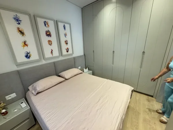 Tirane, jepet me qera apartament 2+1+Ballkon Kati 8, 85 m² 600 € (Rruga teodor keko)